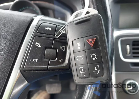 2014 Volvo S60 T5 z USA, uszkodzony, nr VIN YV1612FH1E1288767